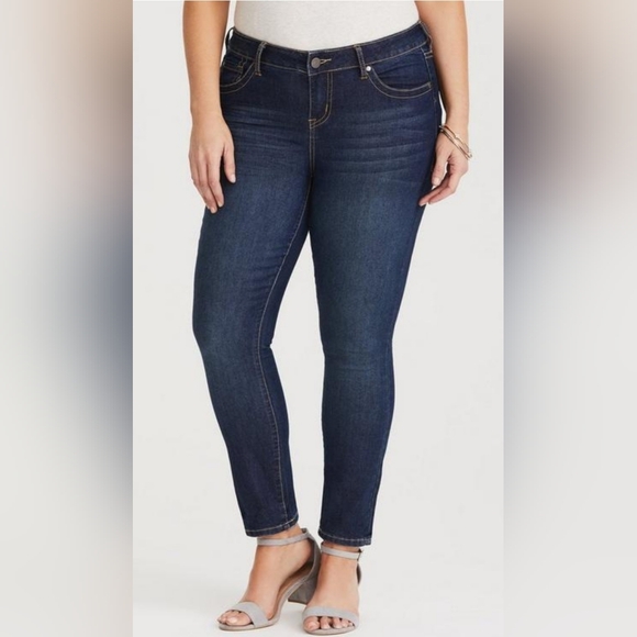 Torrid Denim Skinny Super Stretch Mid-Rise Five Pocket Jeans Size 26R Dark Rinse - Picture 2 of 16